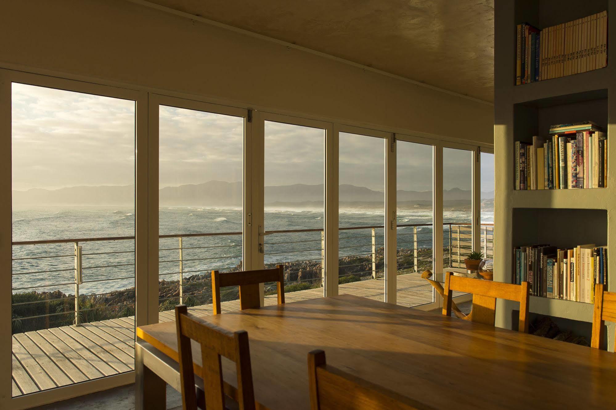 Whalesong Lodge Гансбаи Екстериор снимка